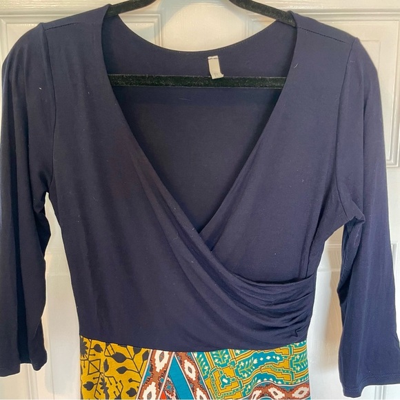 Gilli Navy and Red A-Line Dress with 3/4 Sleeves - Picture 2 of 8